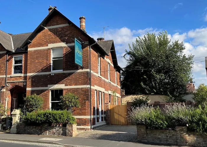 City Centre Luxury Holiday House With Outdoor Bath And Parking