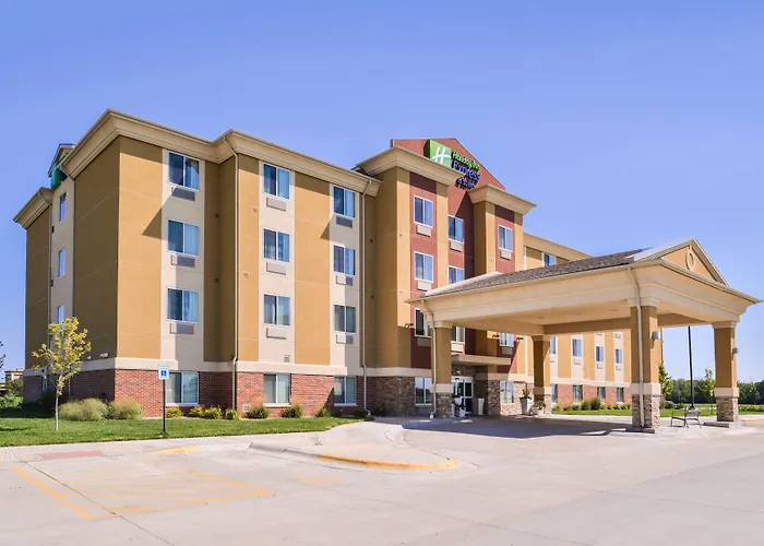 Luxury hotel only: Holiday Inn Express Hotel & Suites York By Ihg